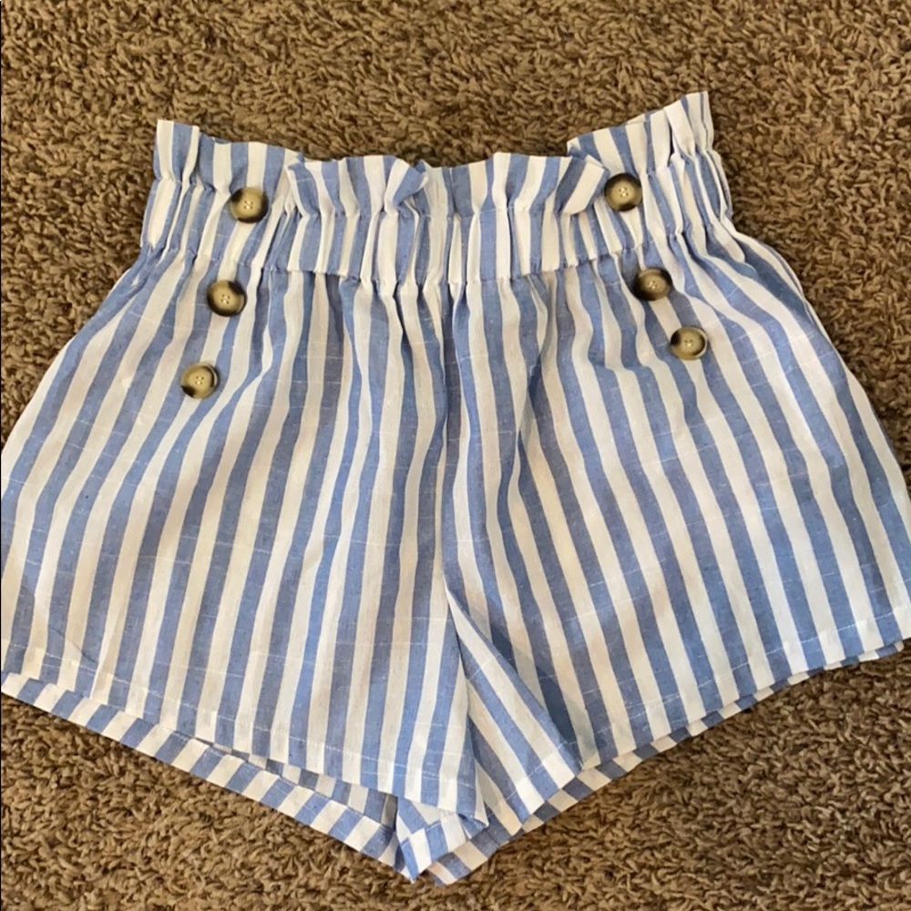 Stripped linen shorts